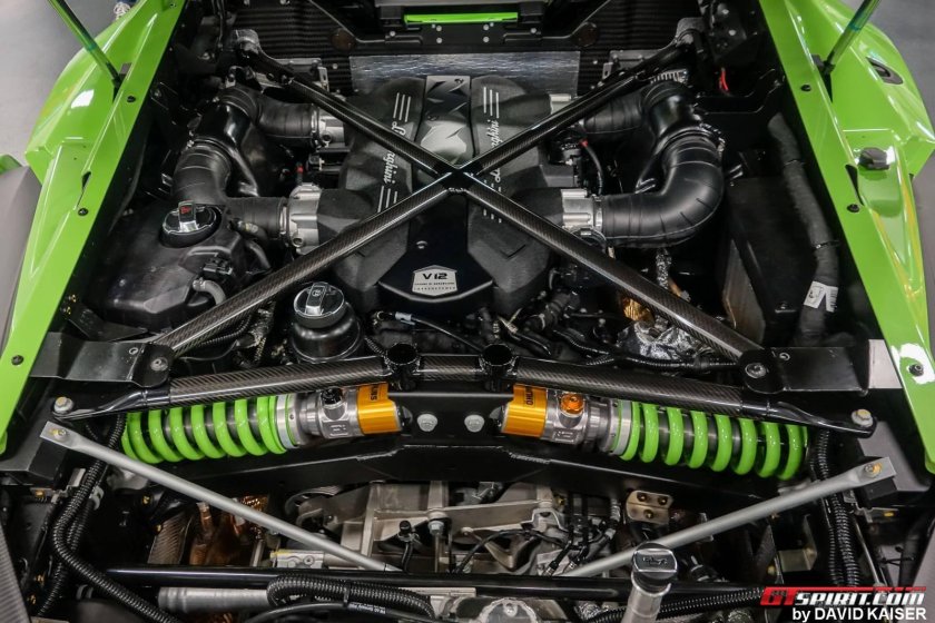 Lamborghini Huracan мотор