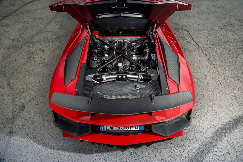 Двигатель Ламборгини авентадор