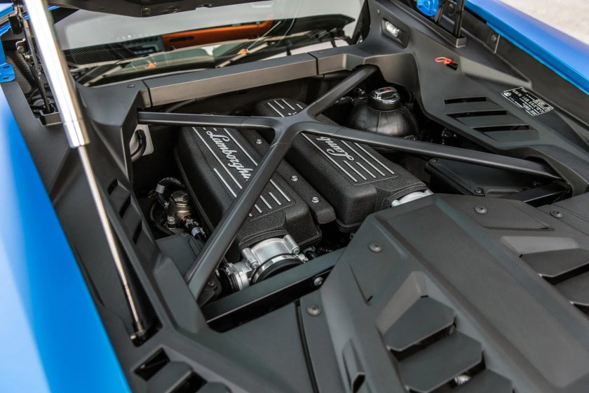 Хуракан Эво двигатель