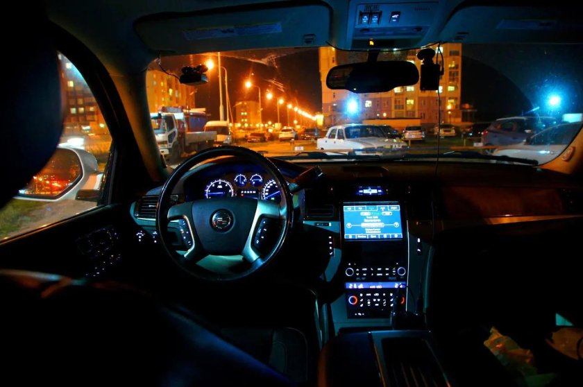 Кадиллак Эскалейд ночной салон