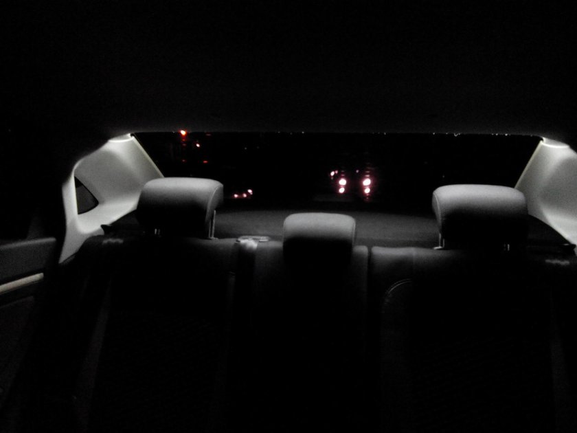 Подсветка задних сидений