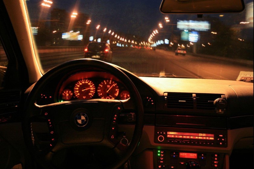 БМВ е39 салон ночью