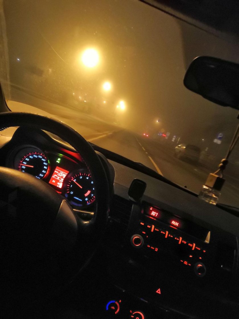 За рулем Митсубиси Лансер 10 ночью
