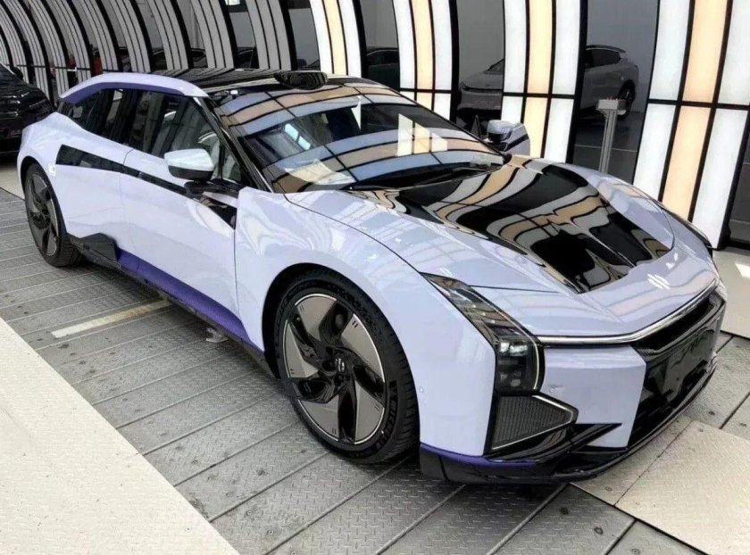 Китайский электромобиль hiphi