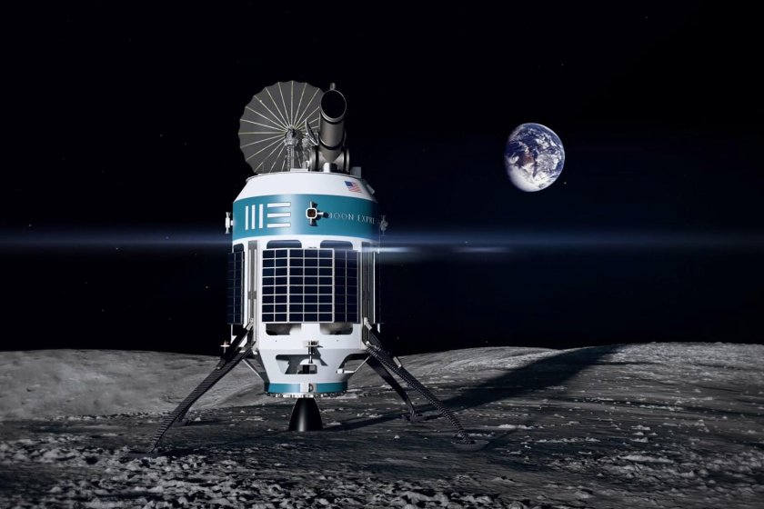 Космический корабль на Луне