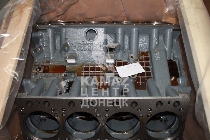 Блок цилиндров 740.21-1002011