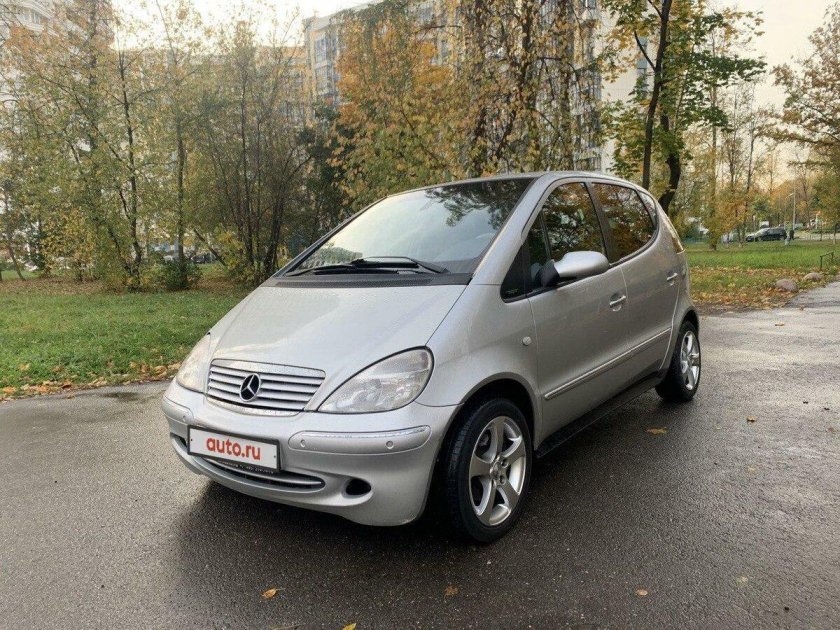 Серебристый мерседес