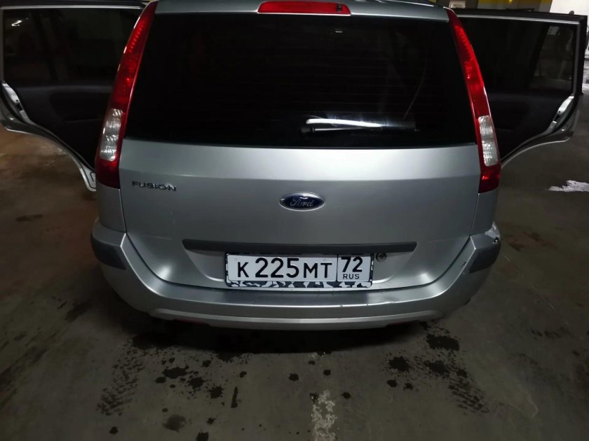 Форд Фьюжн вид сзади