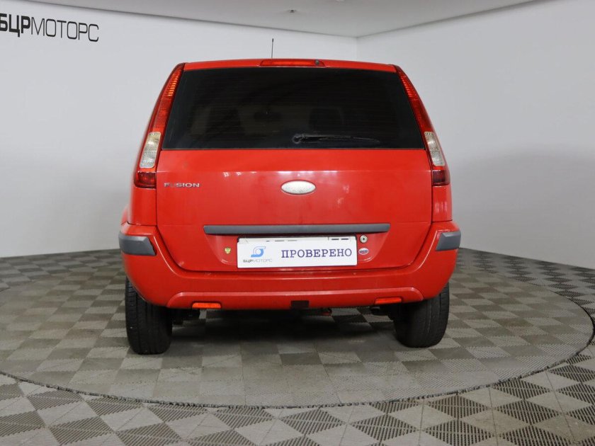 Ларгус кросс красный