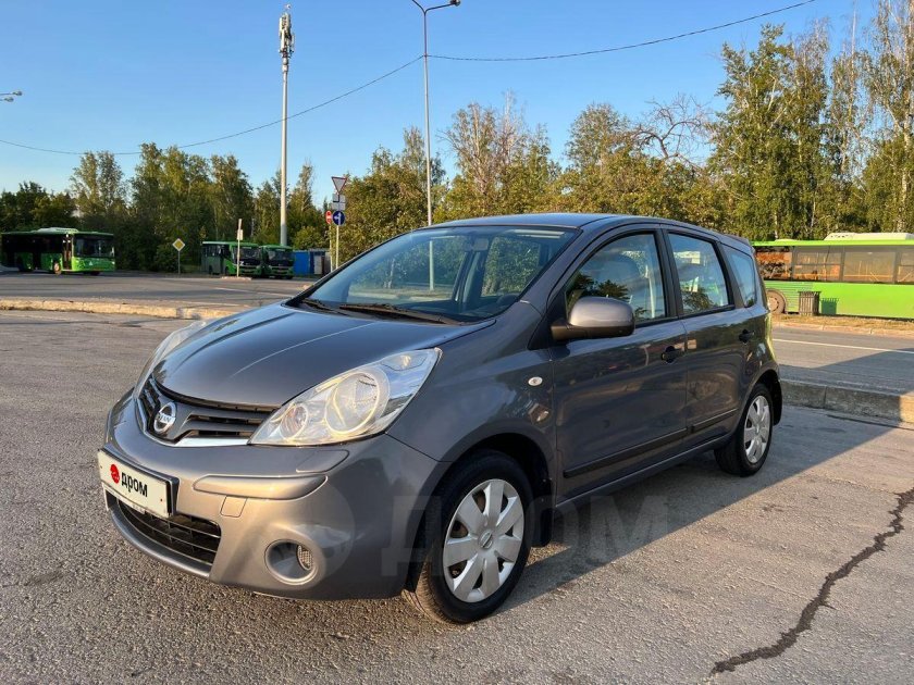 Ниссан ноут 2011 года