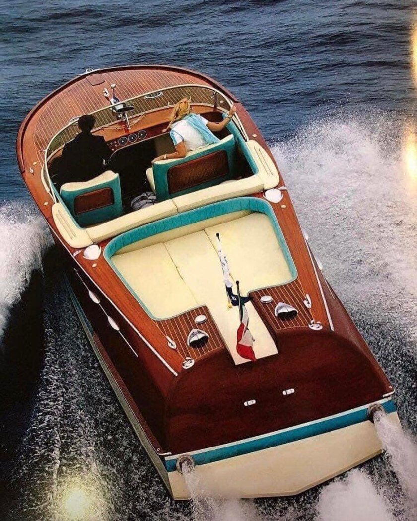 Катер рива акварама