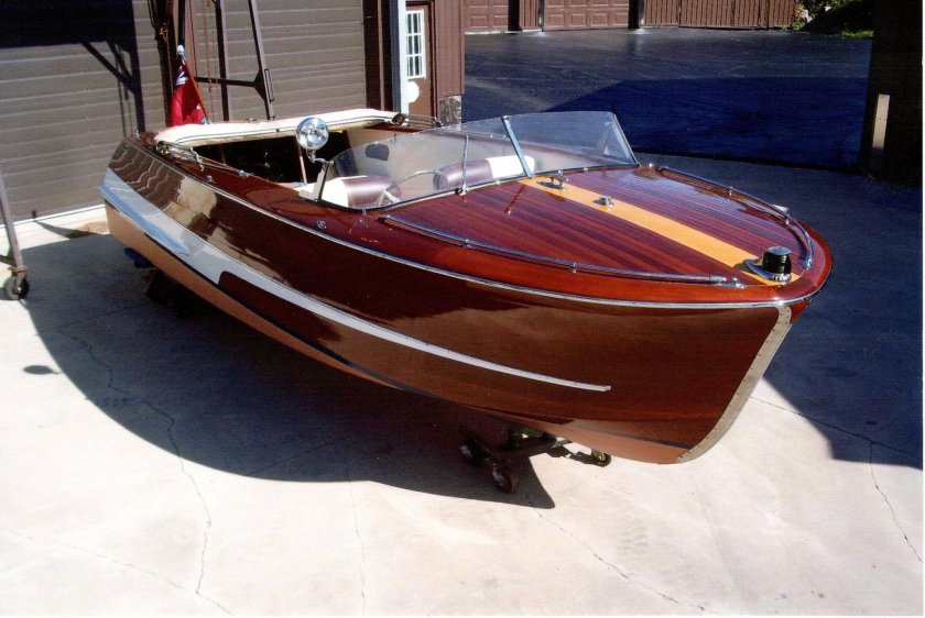 Моторный катер