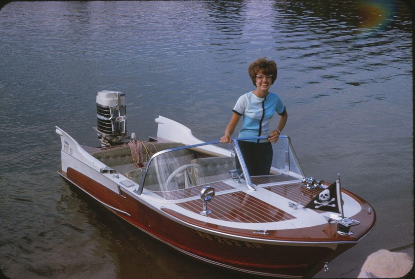 Лодка в ретро стиле
