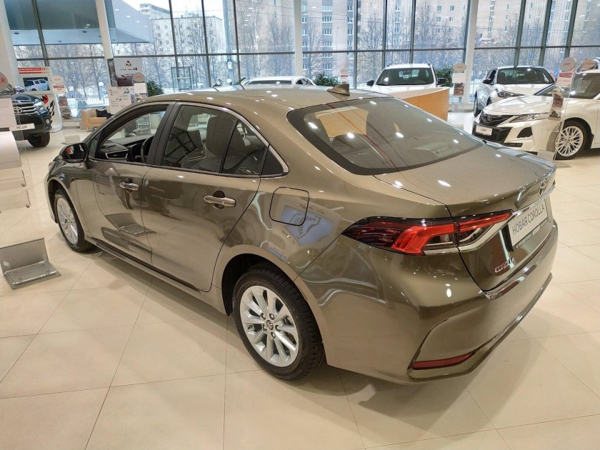 Тойота Королла цвет коричневый металлик