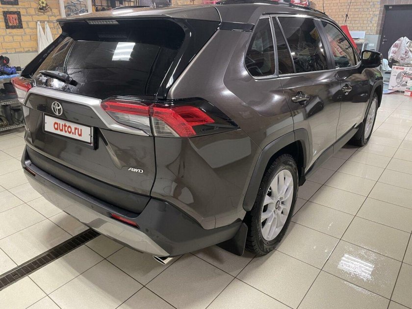 Toyota rav 4 v
