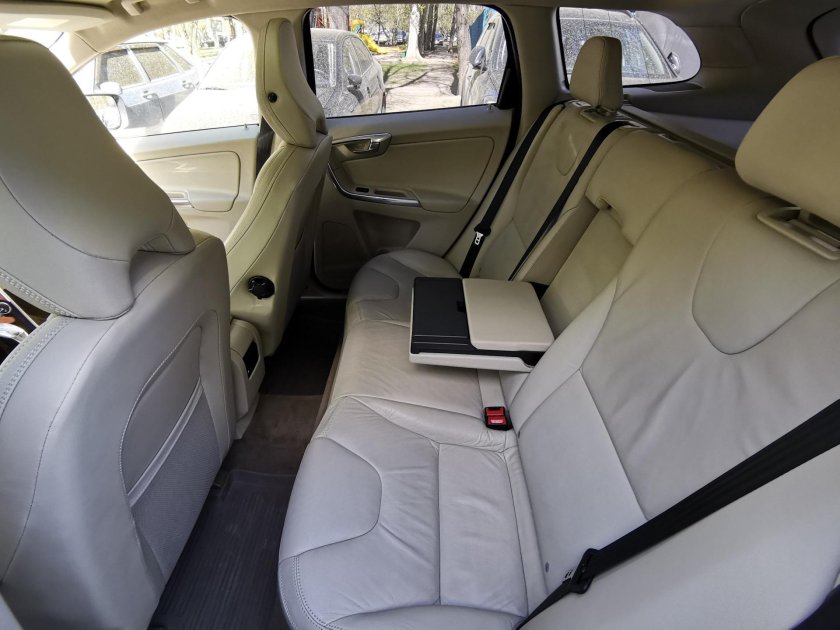 Volvo xc60 белая салон