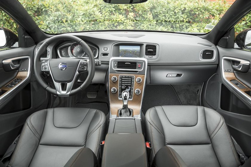 Вольво v60 Cross Country салон
