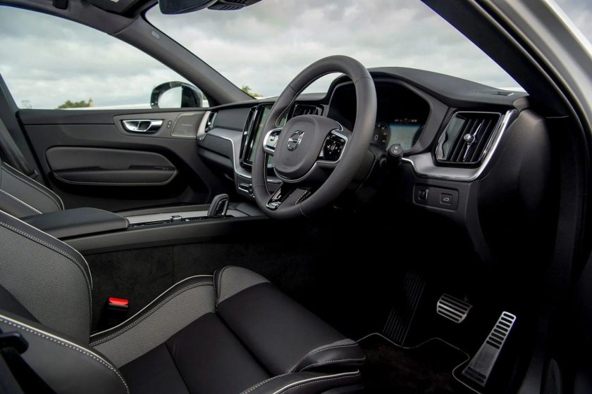 Вольво хс60 2021 салон