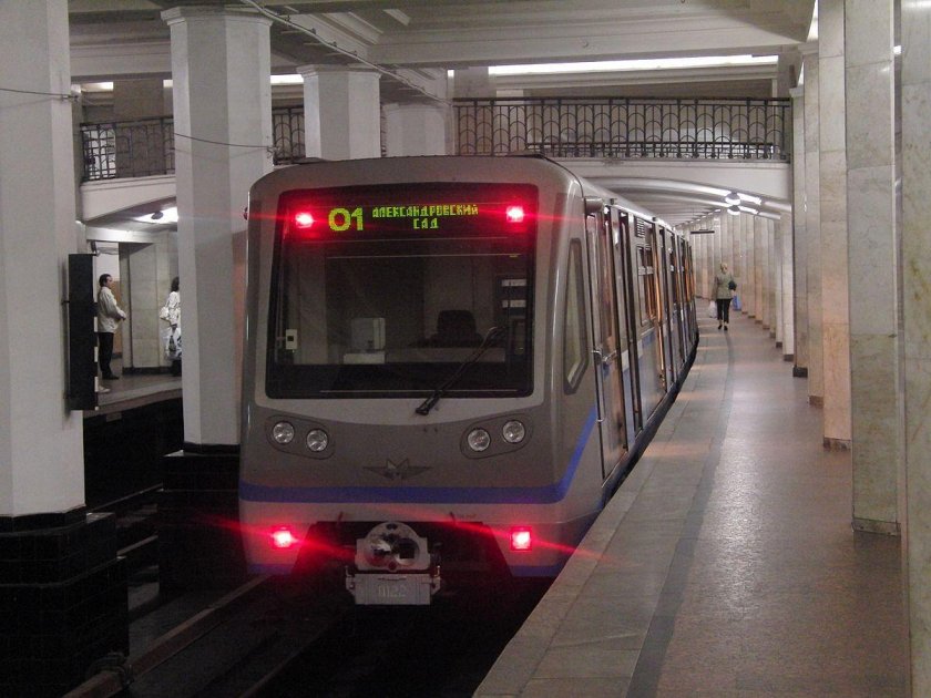 Станция метро Александровский сад