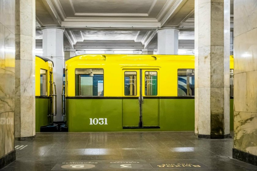 Поезд метро