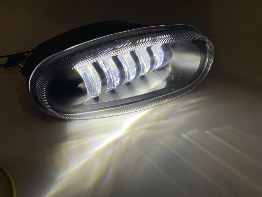 Светодиодные противотуманные фары на Шевроле Нива