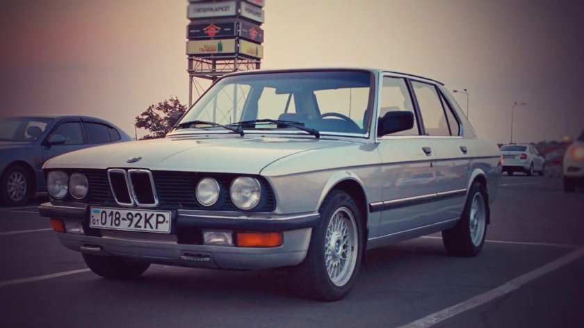 BMW 5 e28