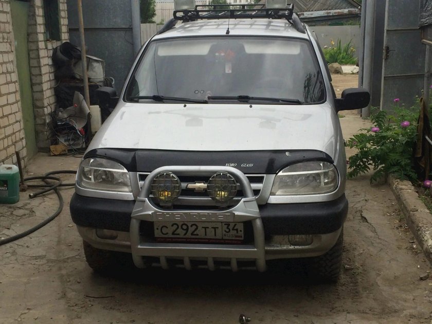 Нива Шевроле с кенгурятником