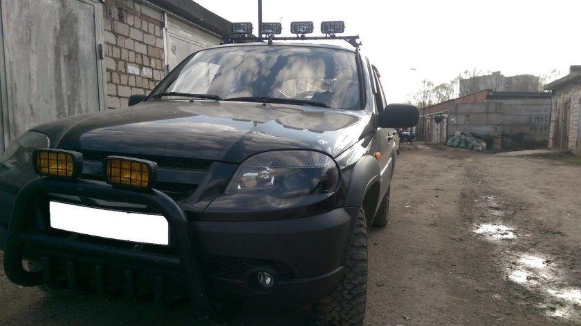 Шевроле Нива с кенгурятником черным