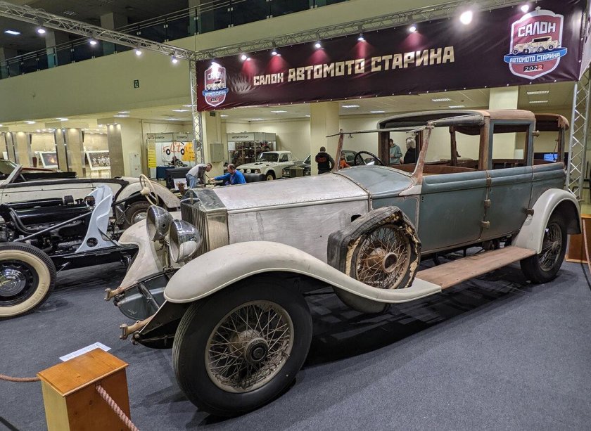 Выставка автомобилей