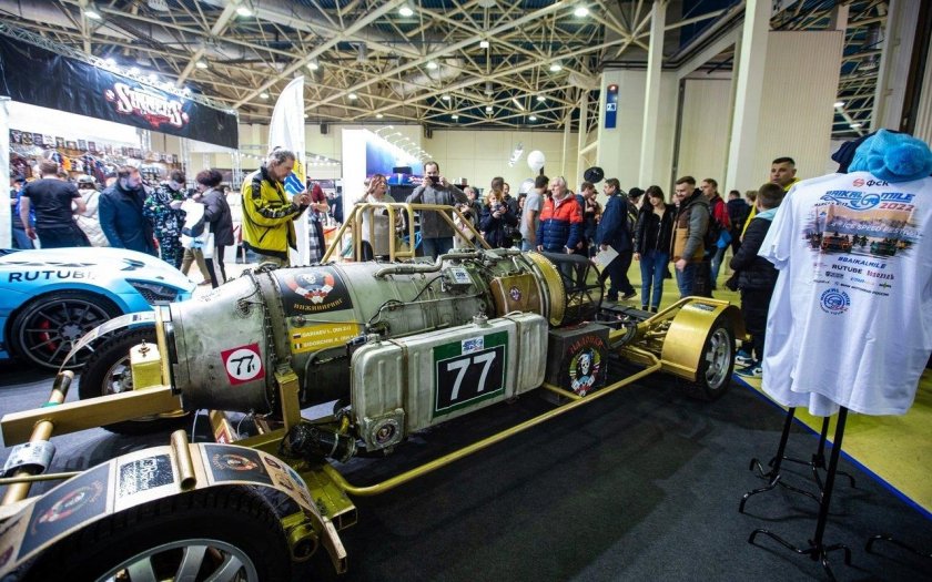 Гоночный автомобиль