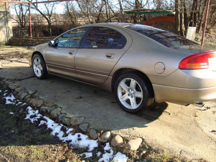 Додж Интрепид 2002 года