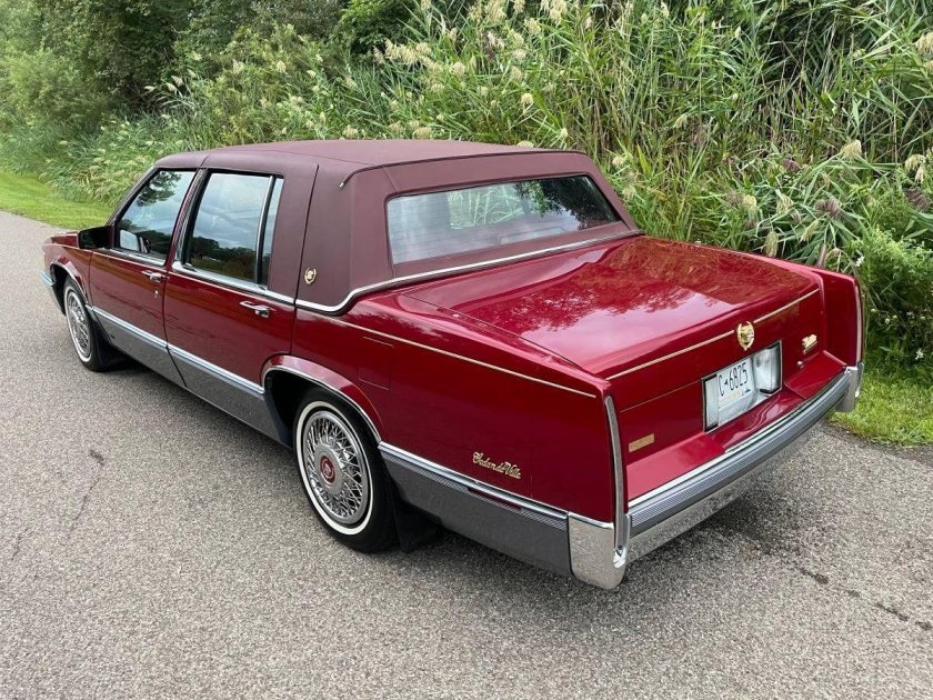Cadillac sedan deville