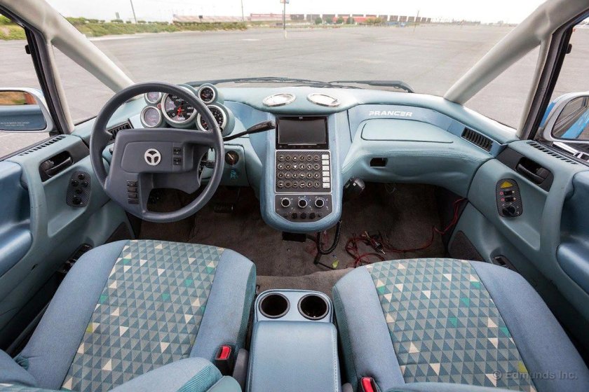 Албанский минивэн Tartan Prancer