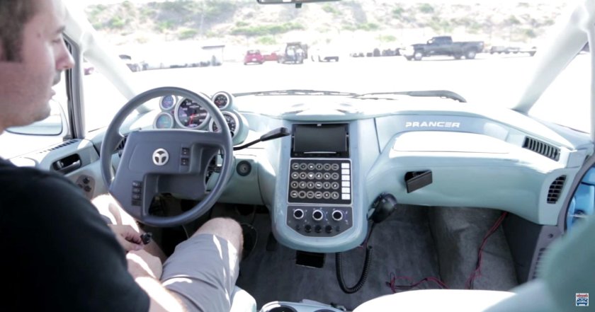 Албанский минивэн Tartan Prancer