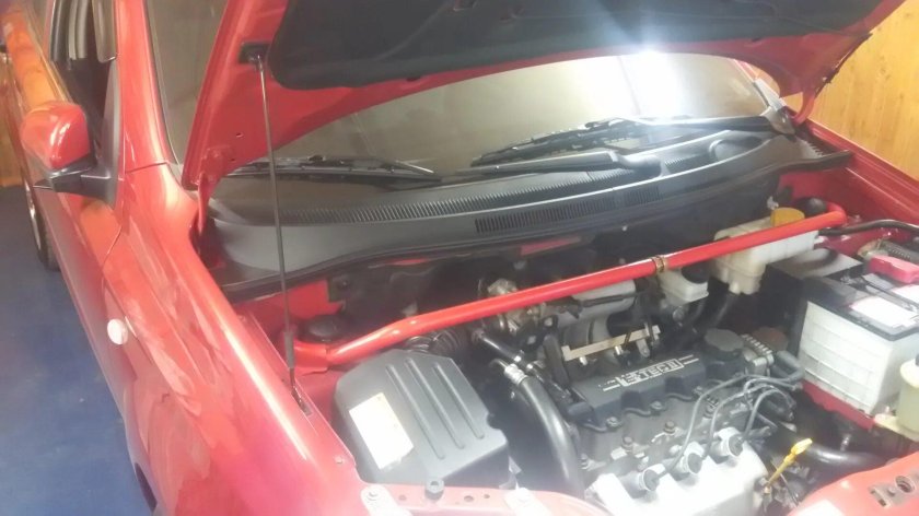 Газовые упоры капота на Авео т250