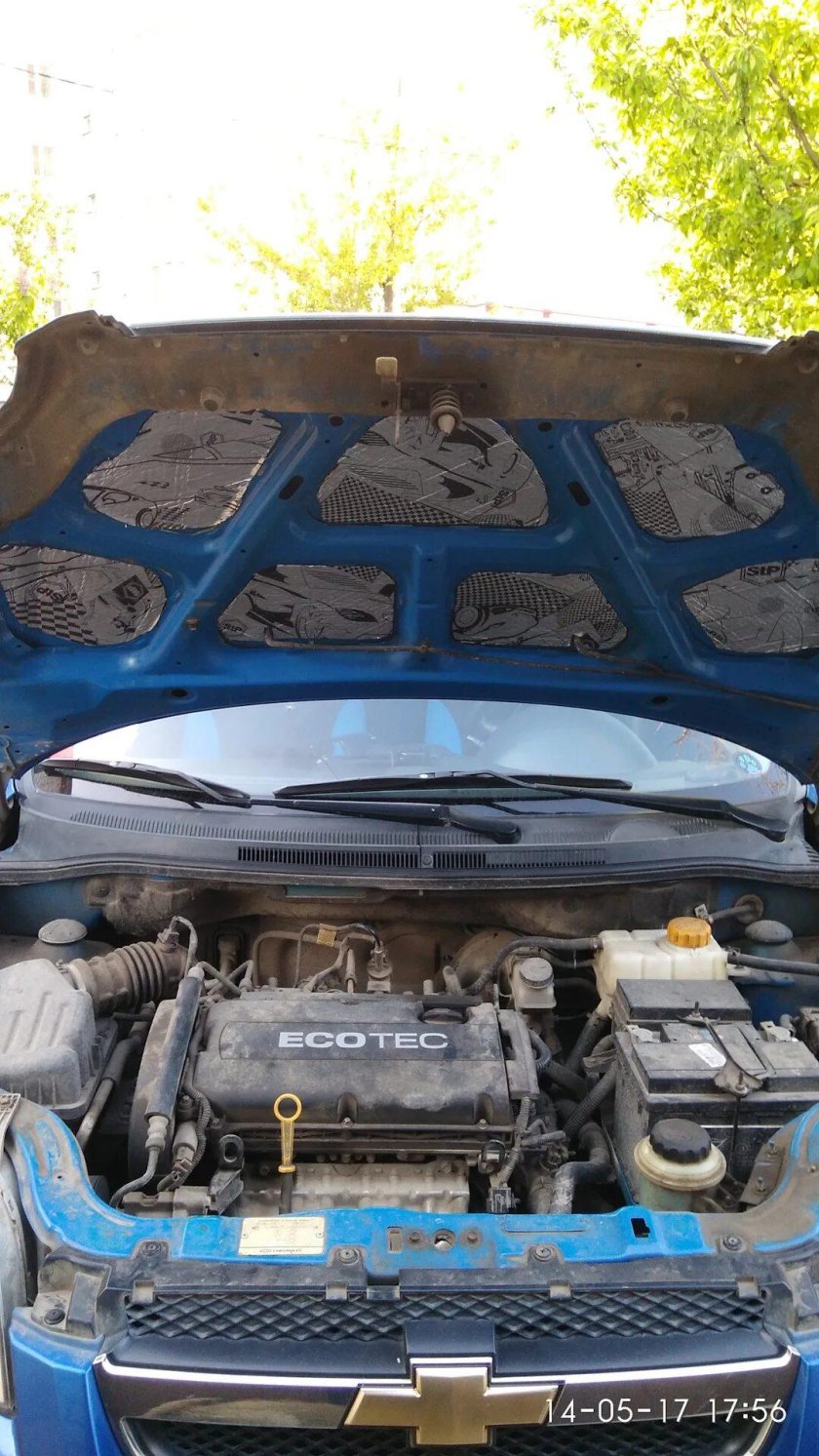 Открытый капот Шевроле Авео т250