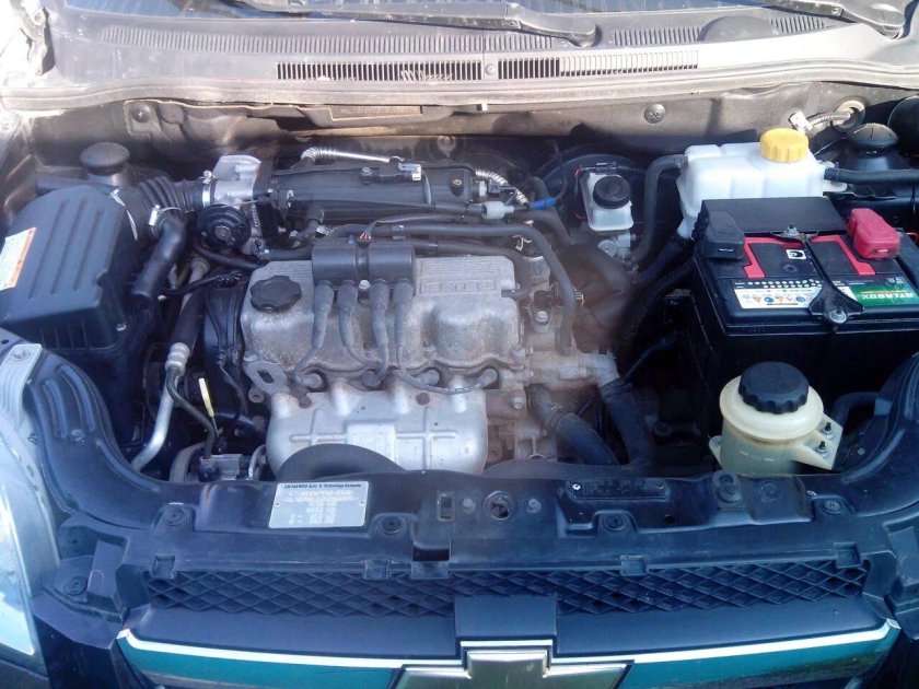 Шевроле Авео моторный отсек