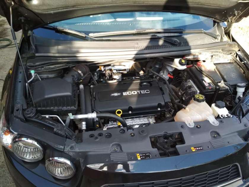 Шевроле Авео 1,2 подкапотка