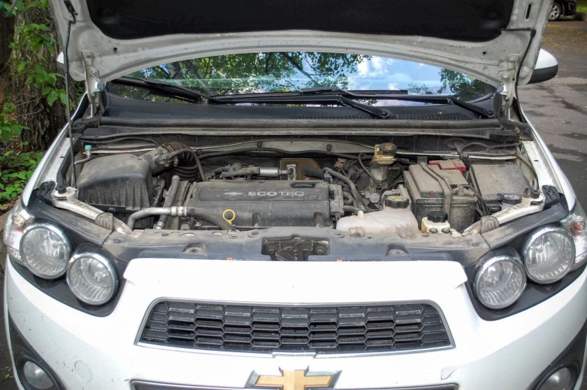 Шевроле Авео т300 открытый капот