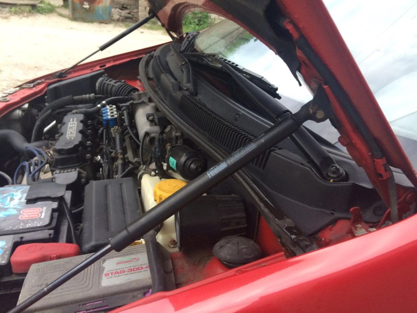 Упор капота Авео т200