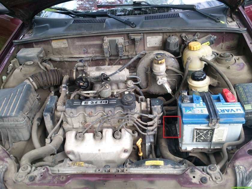 Моторный отсек Шевроле Ланос 1.5