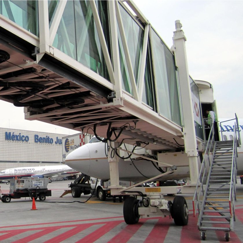 Пассажирский телескопический трап