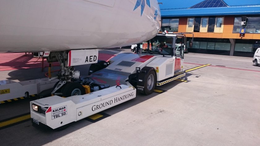 Аэродромный тягач Дуглас