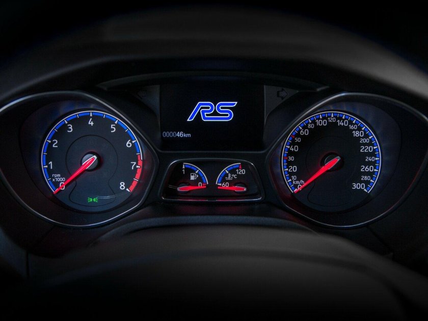 Ford Focus 2 RS приборная панель