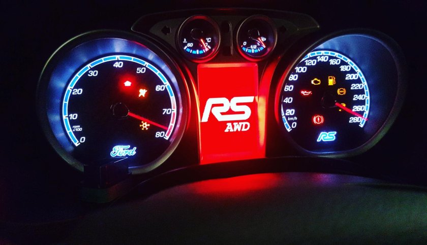 Ford Focus 2 RS приборная панель