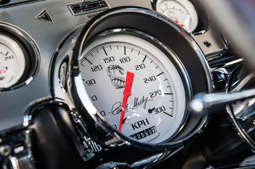 Ford Mustang gt 500 спидометр