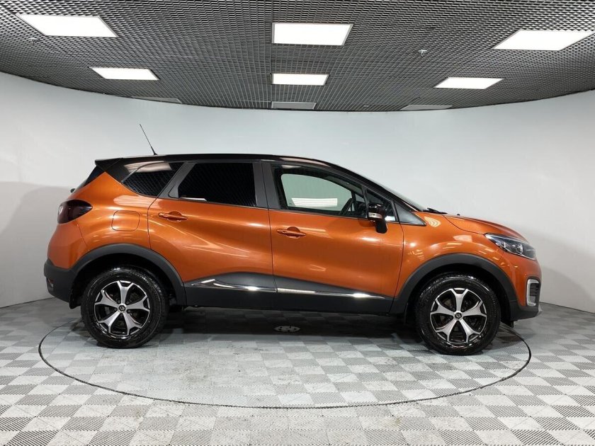 Рено Каптур оранжевый