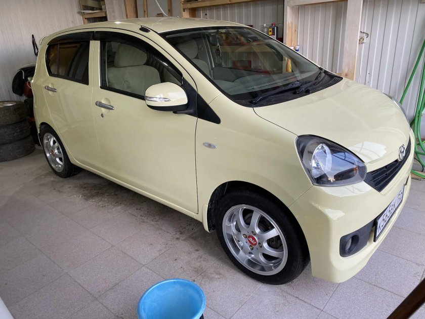 Daihatsu Mira r15
