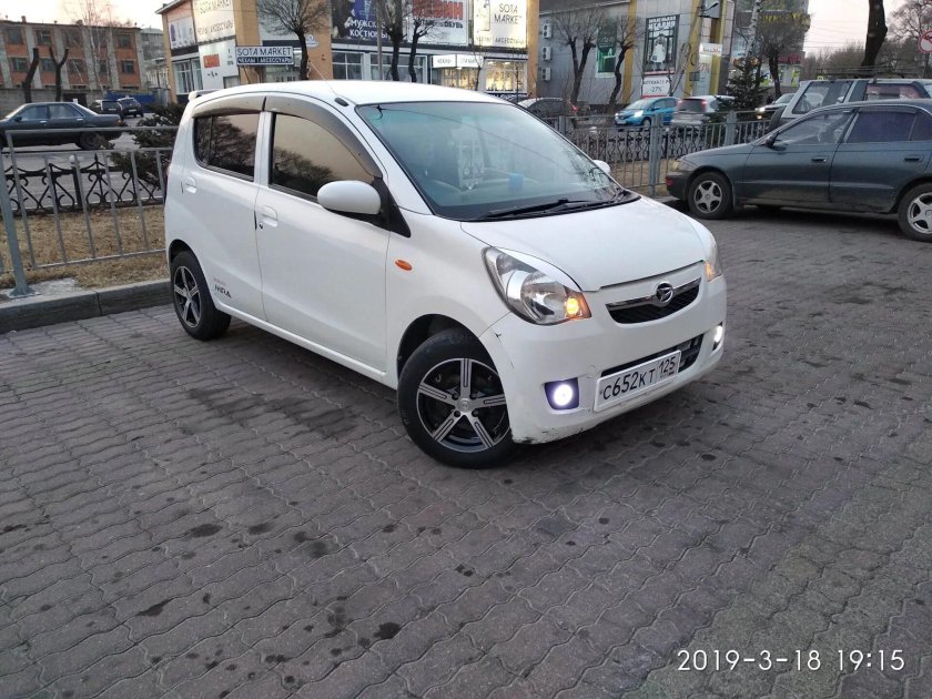 Daihatsu Mira l275