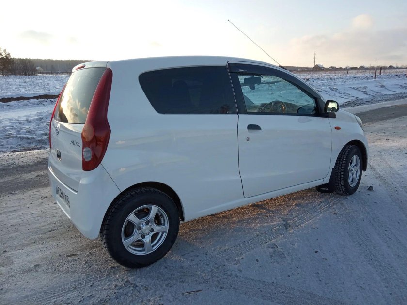 Машина daihatsu mira
